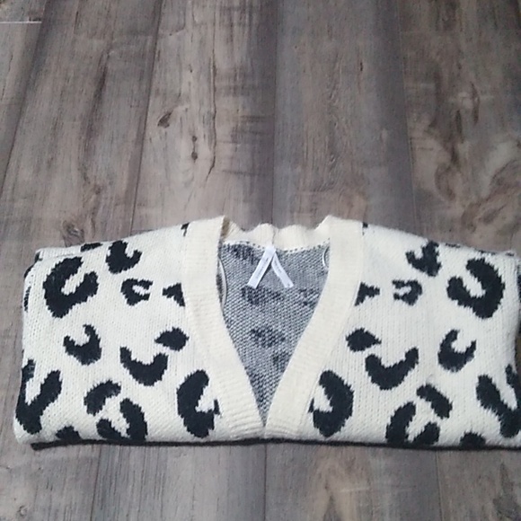 Dreamers by Debut Leopard Cheetah Print Cardigan Sweater Shrug Size M/L - Picture 11 of 11